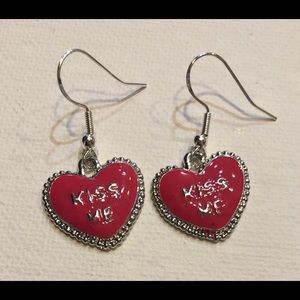 💕So cute! Kiss me earrings!